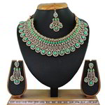 *Зелёное и золотое индийское украшение на шею со стразами