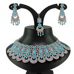 *Золотое и синее индийское украшение на шею со стразами