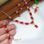 *Бордовое, золотое и красное индийское украшение на шею со стразами