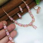 *Золотое и розовое индийское украшение на шею со стразами