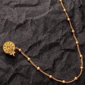 Золотое индийское украшение на шею со стразами