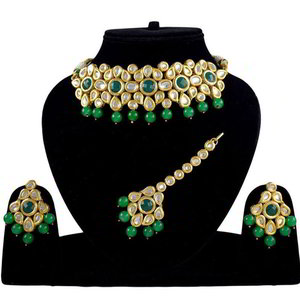 Зелёное и золотое индийское украшение на шею с искусственными камнями
