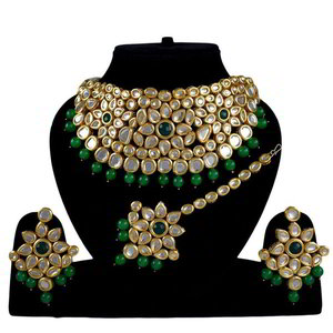 Зелёное и золотое индийское украшение на шею со стразами