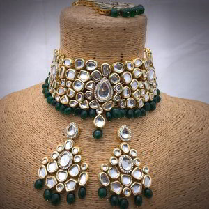 Зелёное и золотое индийское украшение на шею с искусственными камнями