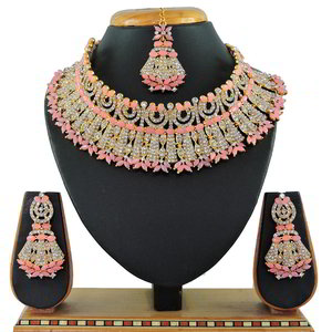 Золотое и розовое индийское украшение на шею со стразами