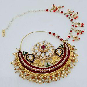 Разноцветное и золотое индийское кольцо в нос с перламутровыми бусинками