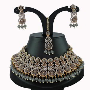 Чёрное, золотое и серое индийское украшение на шею со стразами, перламутровыми бусинками