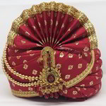 *Бордовый и красный шёлковый индийский тюрбан (чалма), украшенный печатным рисунком с кружевами