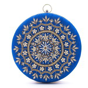 Синяя женская сумочка-клатч, украшенная вышивкой с бусинками