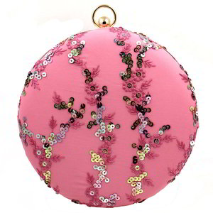 Розовая женская сумочка-клатч, украшенная вышивкой с бусинками