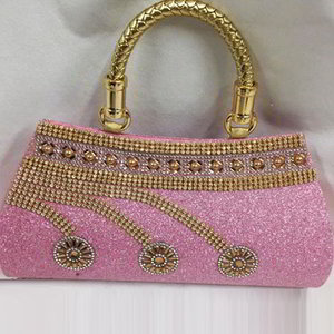 Розовая женская сумочка-клатч с бисером