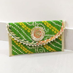 Зелёная хлопковая женская сумочка-клатч, украшенная вышивкой с аппликацией