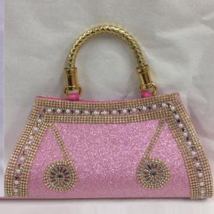 Розовая женская сумочка-клатч с бусинками