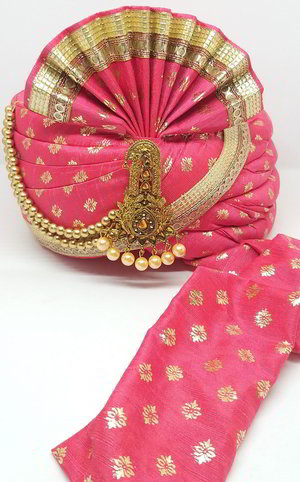 Розовый шёлковый индийский тюрбан (чалма), украшенный печатным рисунком с кружевами