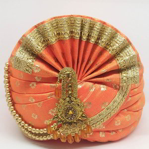 Розовый индийский тюрбан (чалма) из шёлка, украшенный печатным рисунком с кружевами