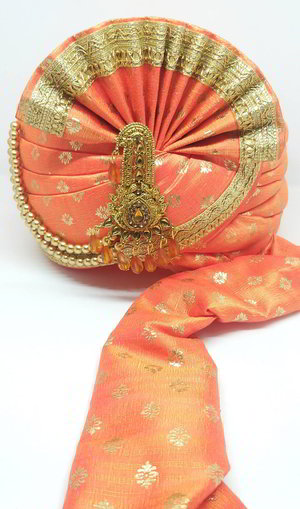 Розовый индийский тюрбан (чалма) из шёлка, украшенный печатным рисунком с кружевами