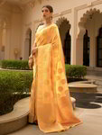 *Жёлтое оригинальное индийское сари из жаккардовой ткани и шёлка, украшенное вышивкой люрексом