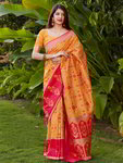 *Оранжевое шёлковое вечернее индийское сари, украшенное вышивкой люрексом, печатным рисунком