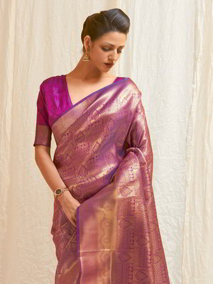 Фиолетовое индийское сари из шёлка, украшенное вышивкой люрексом