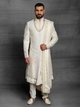 *Кремовый шёлковый индийский свадебный мужской костюм с пайетками