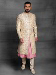 *Кремовый шёлковый индийский свадебный мужской костюм со стразами