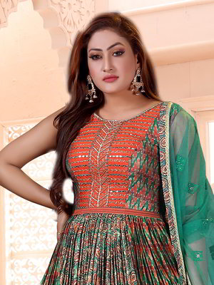 Зелёное хлопко-шёлковое длинное платье / анаркали / костюм без рукавов, украшенное вышивкой люрексом с кусочками зеркалец