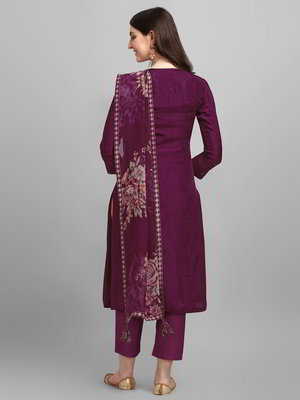 Тёмно-алое и фиолетовое хлопковое платье / костюм с рукавами три-четверти, украшенное вышивкой люрексом, печатным рисунком, скрученной шёлковой нитью с бисером, пайетками