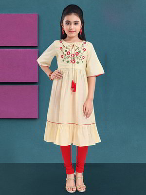 Кремовый и аквамариновый хлопковый индийское национальное платье / костюм для девочки с рукавами ниже локтя, украшенный скрученной шёлковой нитью