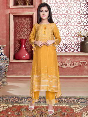 Горчичный и жёлтый шёлковый индийское национальное платье / костюм для девочки с длинными рукавами