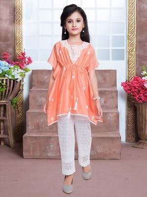 Персиковый шёлковый индийское национальное платье / костюм для девочки с короткими рукавами