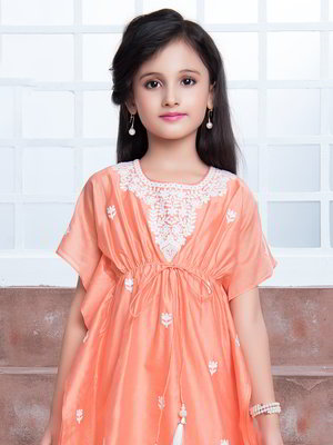 Персиковый шёлковый индийское национальное платье / костюм для девочки с короткими рукавами