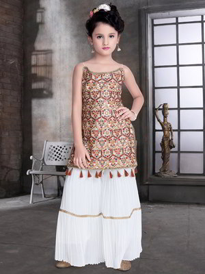 Молочный индийское национальное платье / костюм для девочки из креп-жоржета без рукавов, украшенный вышивкой люрексом с кусочками зеркалец