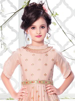 Персиковый шёлковый индийское платье «в пол» / костюм для девочки с короткими рукавами, украшенный печатным рисунком с пайетками, кусочками зеркалец
