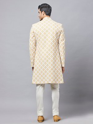 Белый хлопко-шёлковый индийский мужской костюм, украшенный печатным рисунком