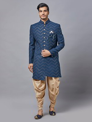 Синий текстурированный и шёлковый индийский мужской костюм, украшенный скрученной шёлковой нитью с пайетками