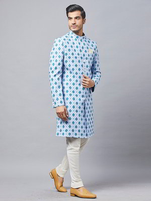 Синий хлопко-шёлковый индийский мужской костюм, украшенный печатным рисунком