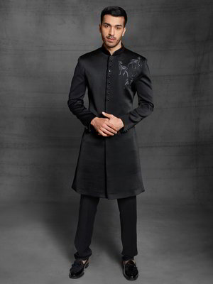 Чёрный индийский мужской костюм