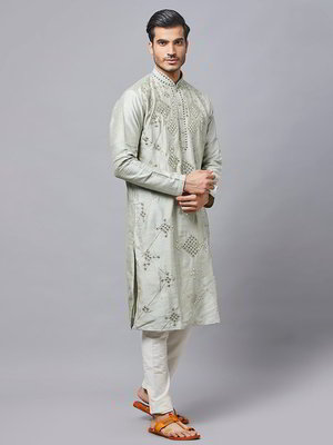 Зелёный шёлковый индийский национальный мужской костюм с кусочками зеркалец