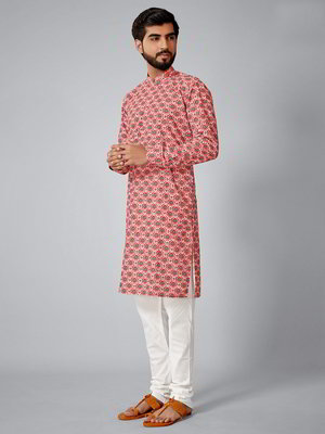 Розовый хлопко-шёлковый индийский национальный мужской костюм, украшенный печатным рисунком