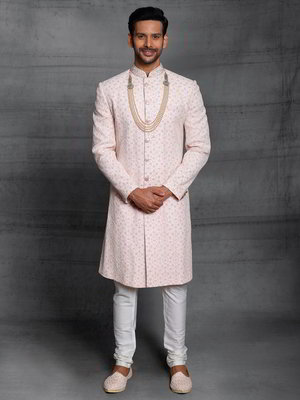 Розовый шёлковый индийский свадебный мужской костюм с пайетками