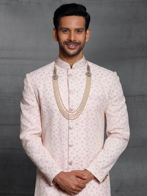 Розовый шёлковый индийский свадебный мужской костюм с пайетками