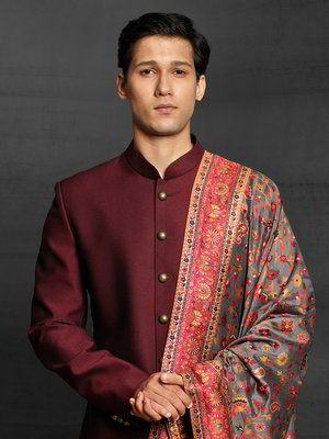 Бордовый индийский свадебный мужской костюм