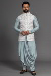 *Синий шёлковый национальный мужской костюм с жилетом, украшенный вышивкой