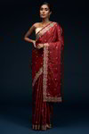 *Серебристое, золотое и красное шёлковое вечернее индийское сари, украшенное вышивкой