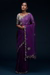 *Фиолетовое эффектное нарядное свадебное индийское сари из органзы, украшенное вышивкой