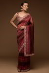 *Золотое и красное изумительное вечернее нарядное свадебное индийское сари из органзы и шёлка, украшенное вышивкой