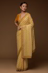 *Жёлтое, белое и золотое роскошное вечернее нарядное красивое свадебное индийское сари из креп-жоржета и шёлка, украшенное вышивкой
