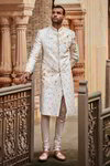 *Белый шёлковый индийский свадебный мужской костюм / шервани