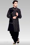 *Тёмно-синий бархатный индийский свадебный мужской костюм / шервани, украшенный вышивкой люрексом, скрученной шёлковой нитью