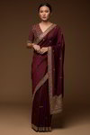 *Золотое и красное шёлковое эффектное вечернее нарядное свадебное индийское сари, украшенное вышивкой